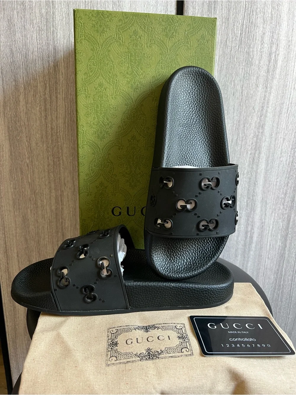 Gucci Black Men’s Interlocking G Rubber Slide Sandals